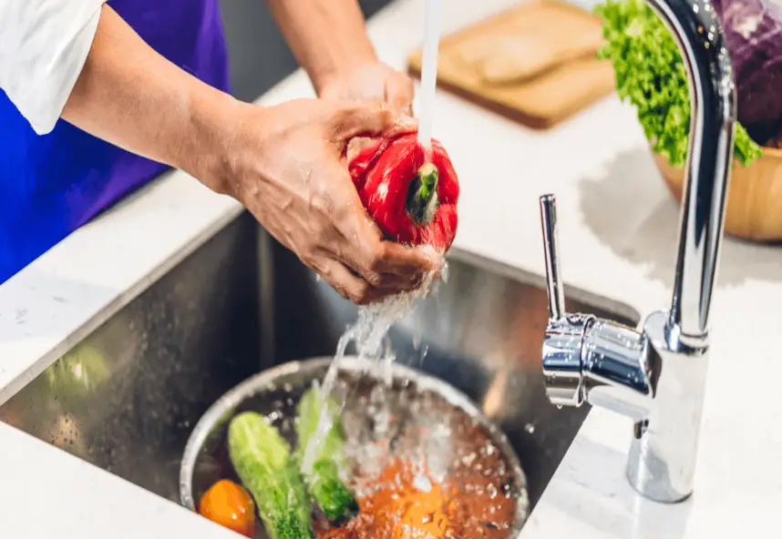 نظافة المطبخ: أفضل الممارسات للمطاعم السعودية